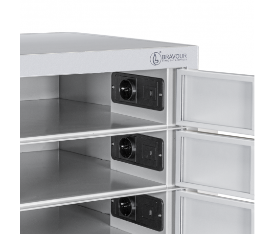 Bravour BR10 Freistehendes Spind, Staufacher vorgesehen von ein 220V und zwei USB-Anschlüssen. Jedes Ablagefach hat ein Codeschloss.