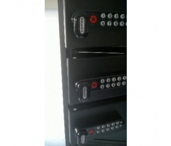 Ladeschrank mit Schließfächern Leba NoteLocker 12 für 12 Geräte bis zu 15,6 Zoll - digitales Codeschloss
