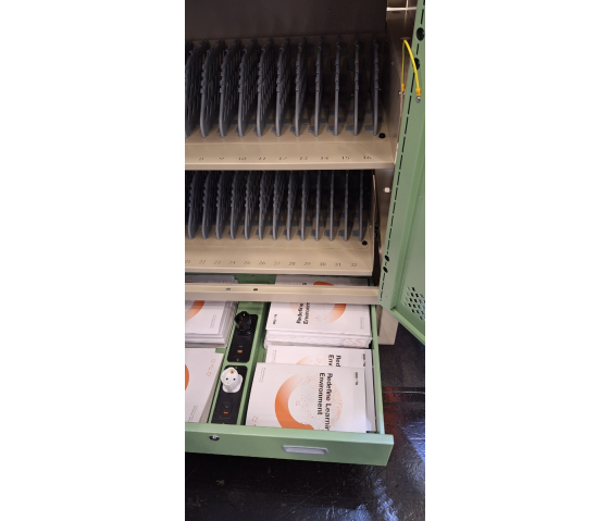 ID32AC Ladestation für 32 mobile Geräte bis zu 15,6 Zoll